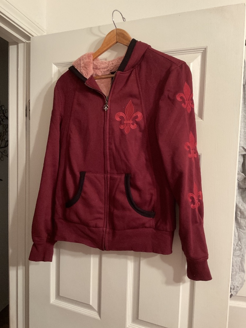 Vocal zip up has small tear at bottom see pic size medium